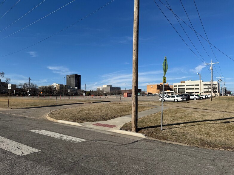 400 SE 8th Ave, Topeka, KS à vendre - Photo de l’immeuble – Image 3 sur 12