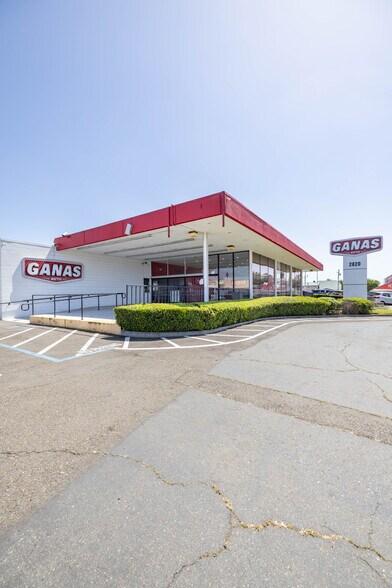 2820 Fulton Ave, Sacramento, CA à vendre - Photo principale – Image 1 sur 20