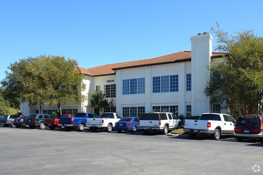 19210 Huebner Rd, San Antonio, TX à louer - Photo principale – Image 1 sur 8