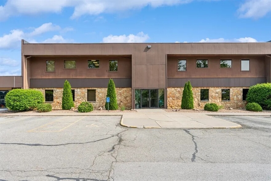 8350 Hickman Rd, Clive, IA à louer - Photo principale – Image 1 sur 1