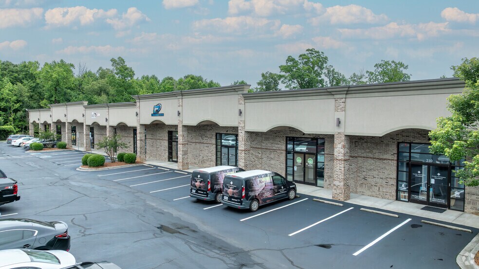 131 Crosslake Park Dr, Mooresville, NC à louer - Photo principale – Image 1 sur 37