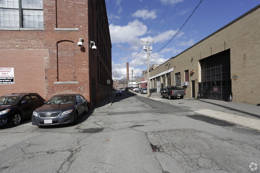 131 Davidson St, Lowell, MA à vendre - Photo de l’immeuble – Image 3 sur 5