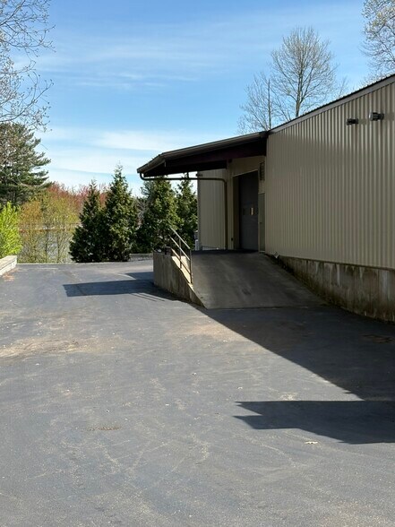 130 Industrial Dr, North Smithfield, RI à vendre - Photo de l’immeuble – Image 3 sur 24