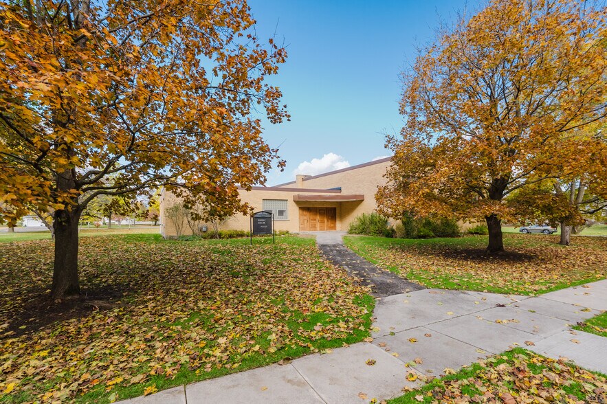 557 Thompson Blvd, Watertown, NY à vendre - Photo de l’immeuble – Image 3 sur 23