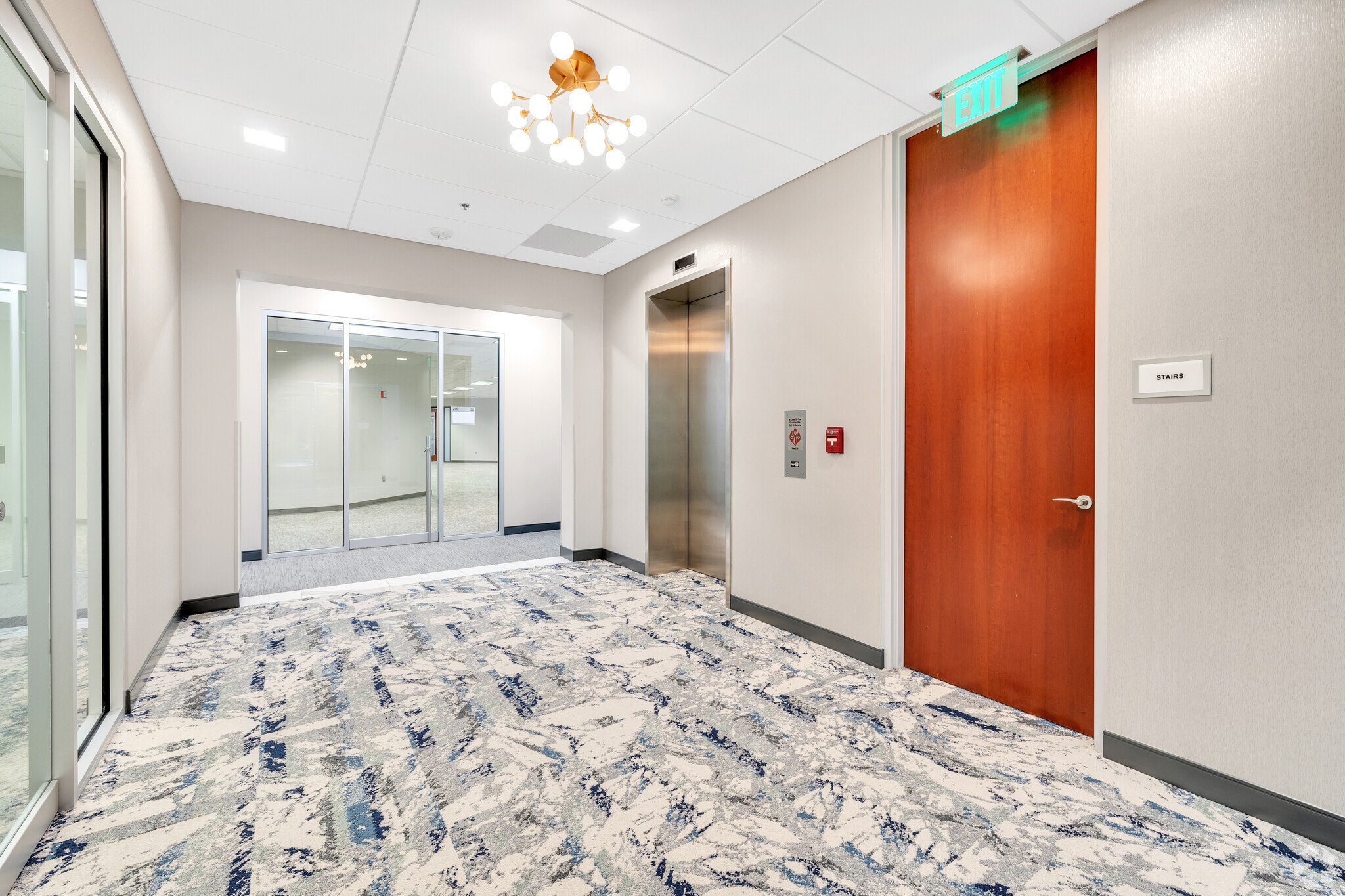 5101 Cox Rd, Glen Allen, VA à louer Hall d’entrée– Image 1 sur 8