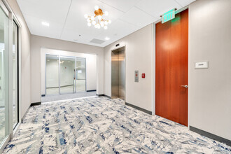 5101 Cox Rd, Glen Allen, VA à louer Hall d’entrée– Image 1 sur 8