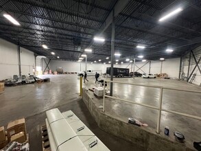 5739 Professional Cir, Indianapolis, IN à vendre Photo intérieure– Image 2 sur 14