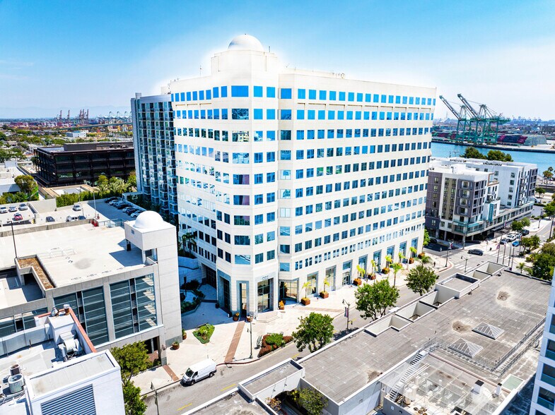 222 W 6th St, San Pedro, CA à vendre - Photo de l’immeuble – Image 1 sur 13