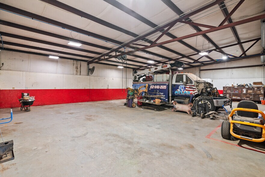 10919 FM 1485 Rd, Conroe, TX à louer - Photo de l’immeuble – Image 3 sur 14