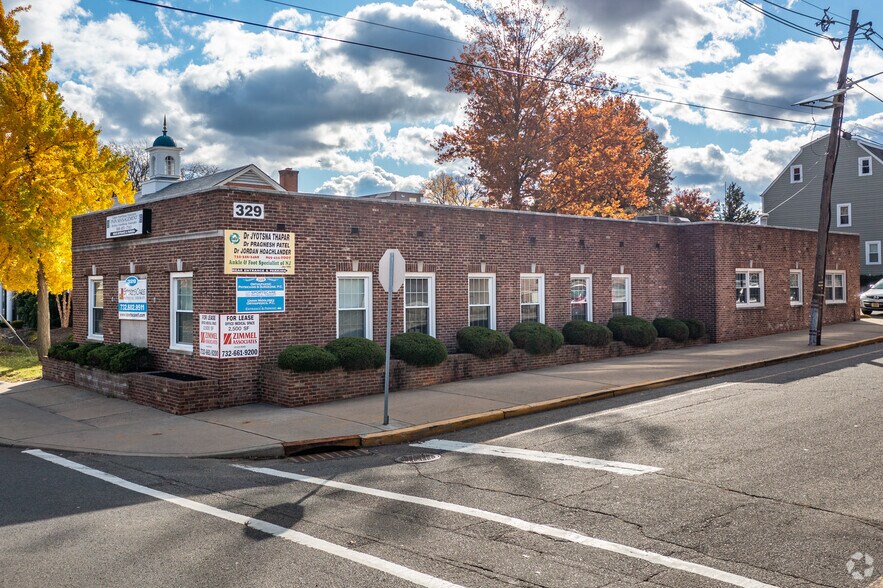 329 Amboy Ave, Woodbridge, NJ à vendre - Photo principale – Image 1 sur 22