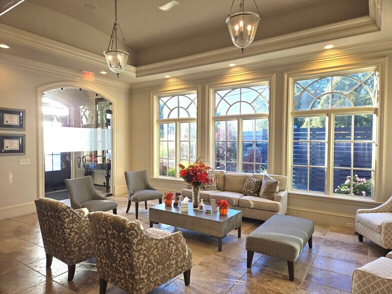 5625 N Western Ave, Oklahoma City, OK à vendre - Photo de l’immeuble – Image 2 sur 11