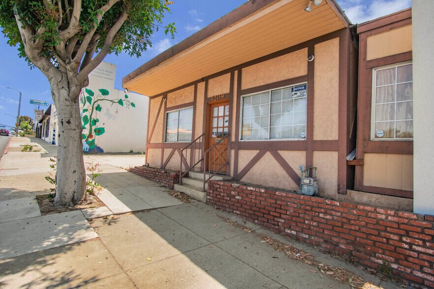 1209 N Sepulveda Blvd, Manhattan Beach, CA à louer - Photo de l’immeuble – Image 2 sur 7