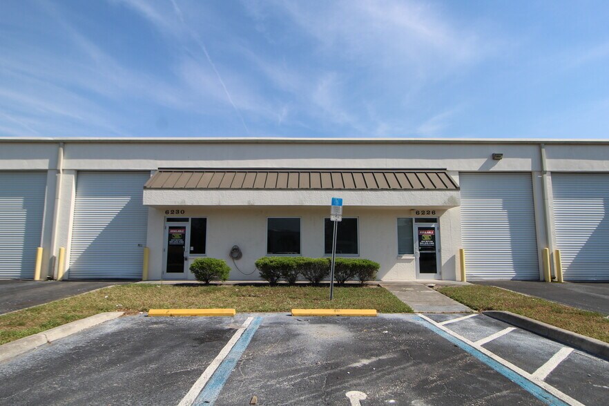 6202-6234 Clarity Ct, Sarasota, FL à louer - Photo de l’immeuble – Image 1 sur 1