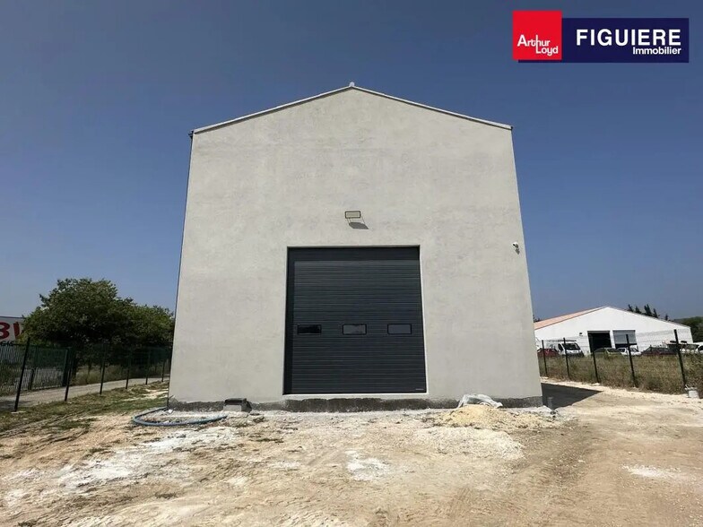 614 Chemin Du Plan, Rognac à louer - Photo de l’immeuble – Image 1 sur 8