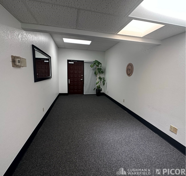 6628 E Carondelet Dr, Tucson, AZ à vendre - Photo intérieure – Image 2 sur 13