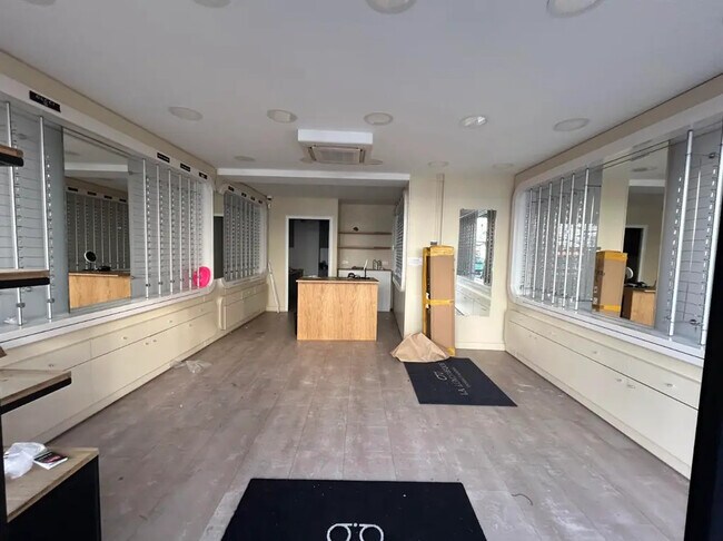 Plus de détails pour Local commercial à louer