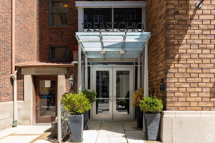 12 E Ohio St, Chicago, IL à louer - Photo de l’immeuble – Image 1 sur 5