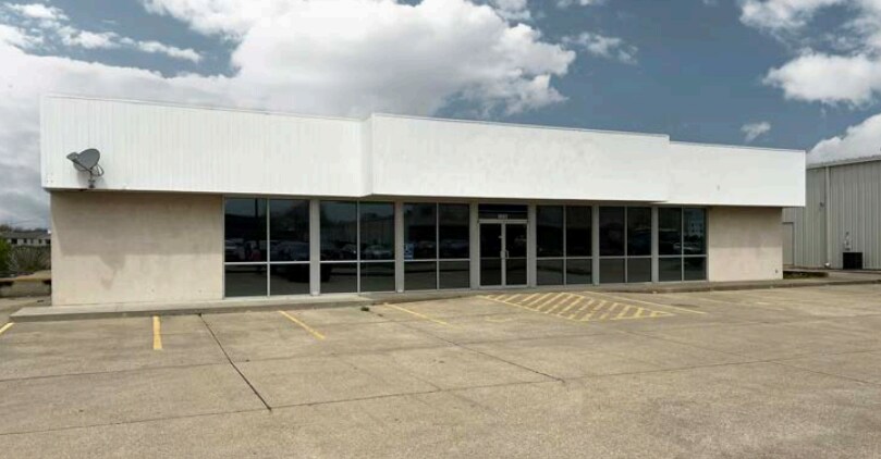 1306 Thelma Keller Ave, Effingham, IL à vendre - Photo de l’immeuble – Image 3 sur 6
