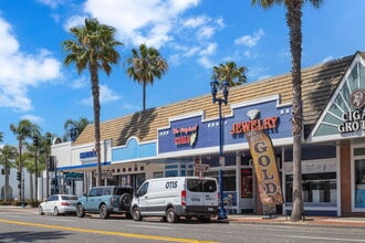 210-216 N Coast Hwy, Oceanside, CA à louer Photo de l’immeuble– Image 1 sur 3