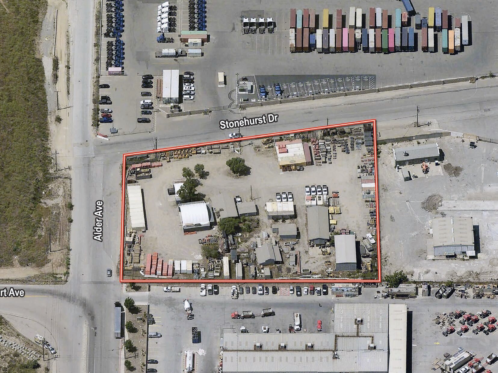 2271 Stonehurst Dr, Rialto, CA à louer Photo principale– Image 1 sur 4