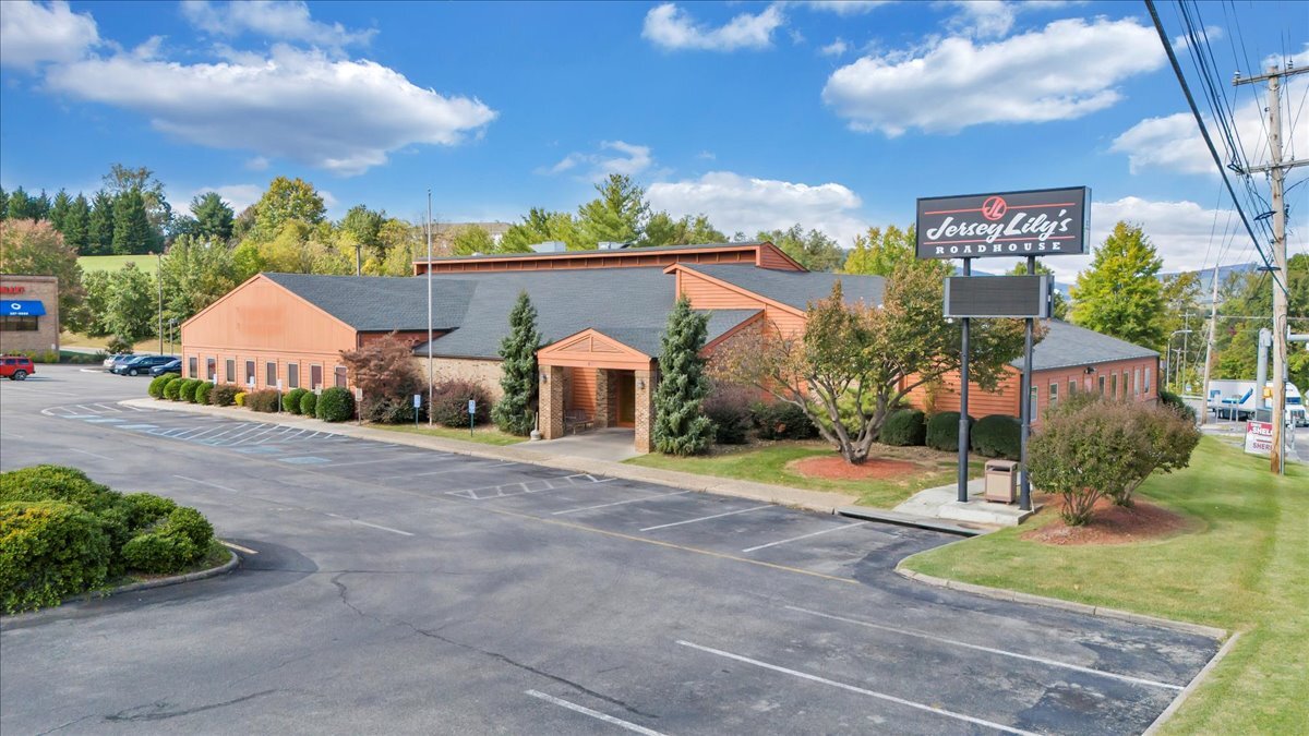 1650 Braeburn Dr, Salem, VA à vendre Photo de l’immeuble– Image 1 sur 6