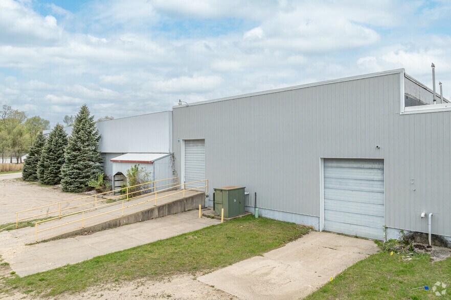 1341 E Pine Hill Ave, White Cloud, MI à louer - Photo principale – Image 1 sur 6