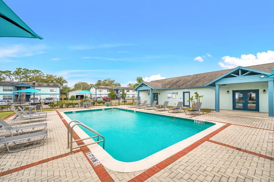 14566 Seaford Cir, Tampa, FL à vendre - Photo principale – Image 1 sur 10