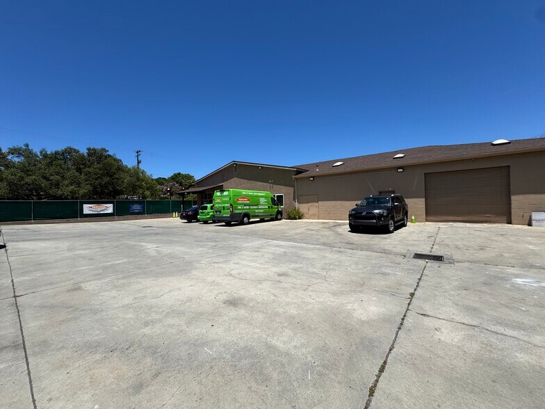 215 W Ash St, Fallbrook, CA à louer - Photo de l’immeuble – Image 2 sur 12