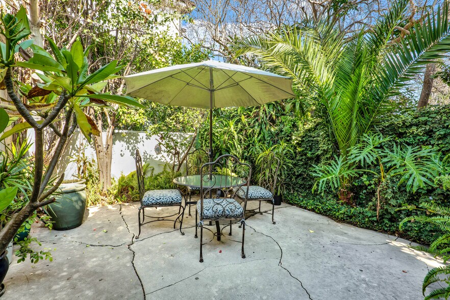 811 N Citrus Ave, Los Angeles, CA à vendre - Photo de l’immeuble – Image 3 sur 31