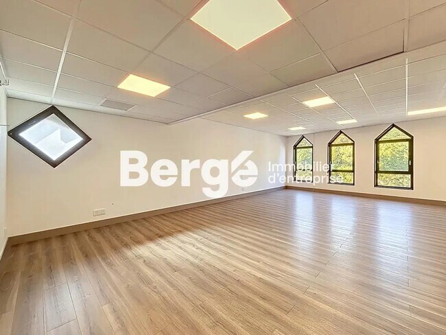 Plus de détails pour Bureau à louer