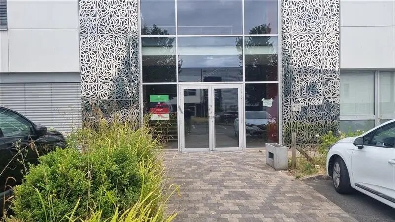 Bureau dans Sainghin-en-Mélantois à louer - Hall d’entrée – Image 2 sur 11