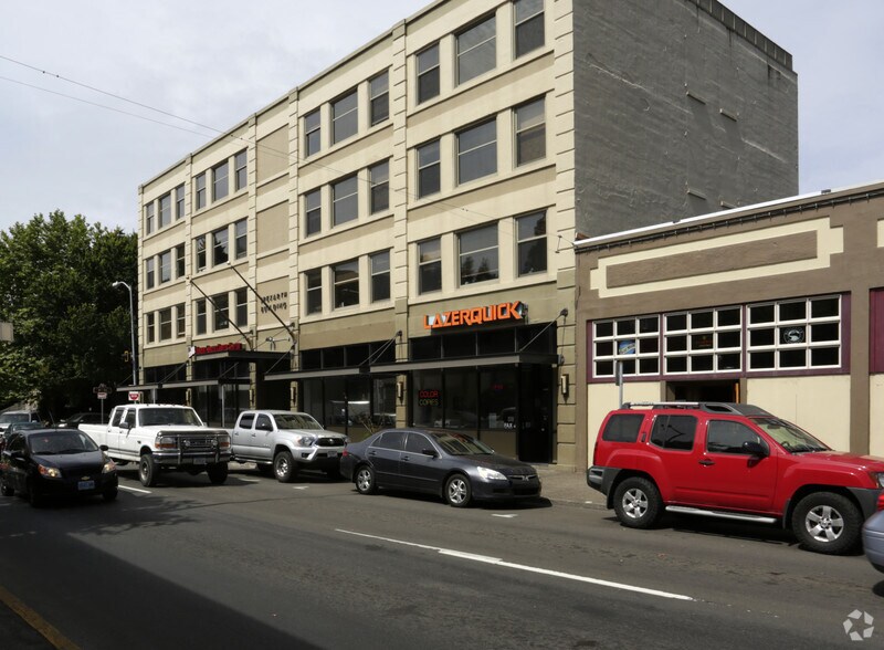 818 Commercial St, Astoria, OR à louer - Photo de l’immeuble – Image 3 sur 5