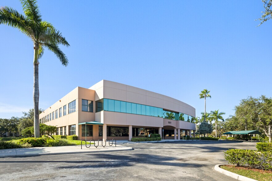 1400 Centrepark Blvd, West Palm Beach, FL à louer - Photo de l’immeuble – Image 2 sur 6