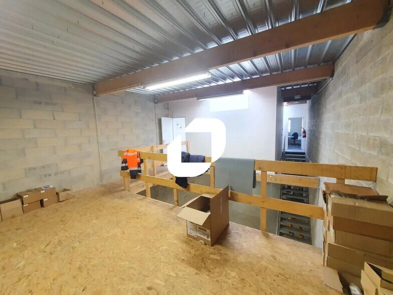 Local d’activités dans Ozoir-la-Ferrière à louer - Photo de l’immeuble – Image 3 sur 8