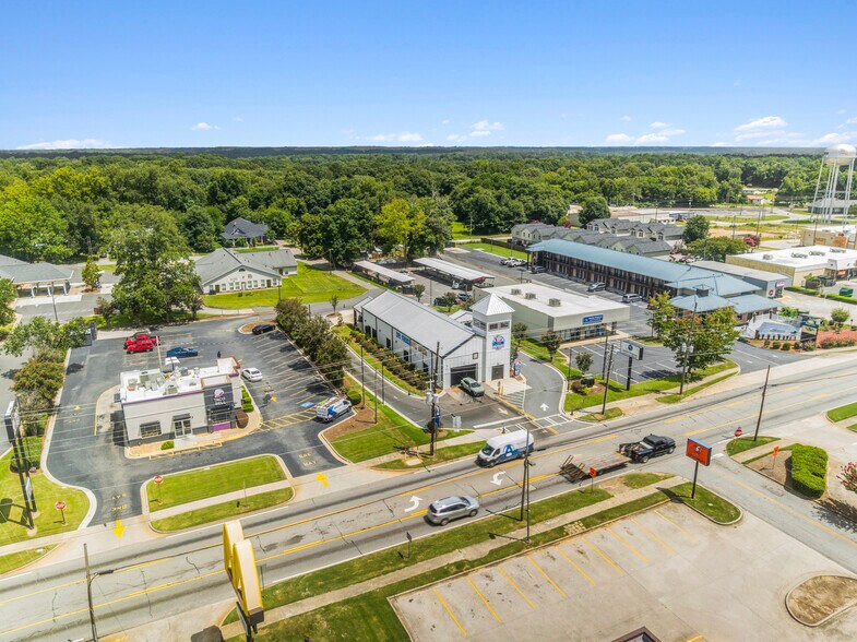 583 E 3rd St, Jackson, GA à vendre - Photo de l’immeuble – Image 2 sur 7