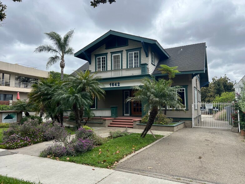 1642 E 4th St, Santa Ana, CA à vendre - Photo de l’immeuble – Image 2 sur 5