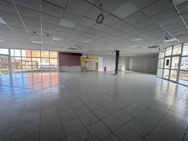 Local commercial dans Chalon-sur-Saône à louer - Photo de l’immeuble – Image 3 sur 3
