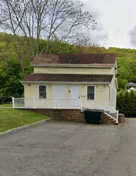 165 Ramapo Rd, Garnerville, NY à louer - Photo de l’immeuble – Image 1 sur 11