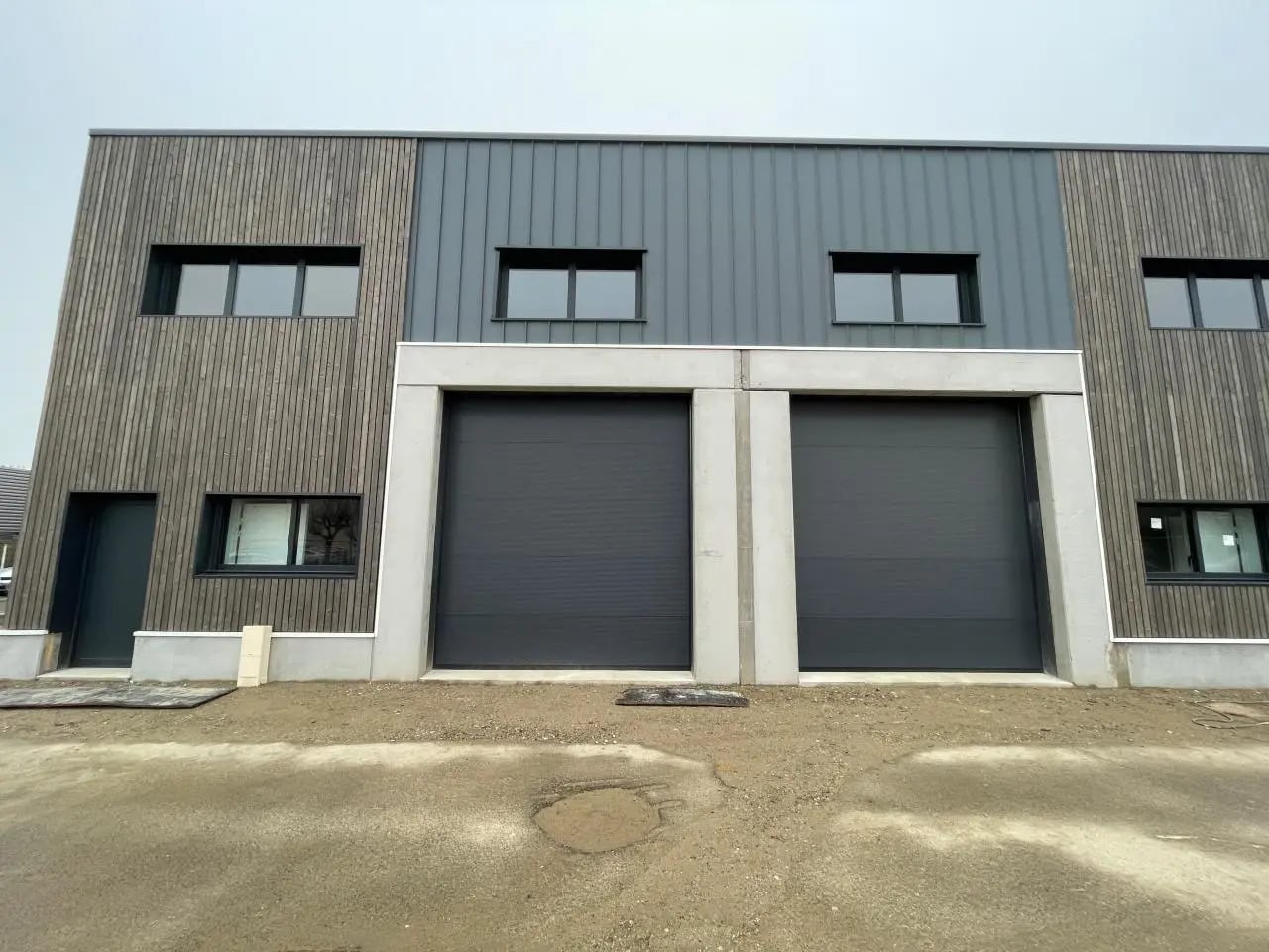 Local d’activités dans Ennery à louer Photo de l’immeuble– Image 1 sur 9