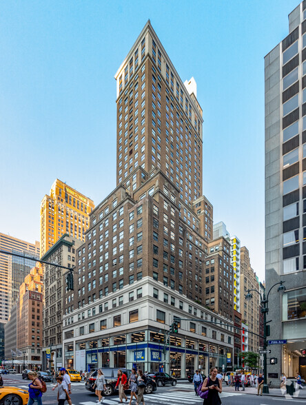 535 Fifth Ave, New York, NY à louer - Photo de l’immeuble – Image 1 sur 2