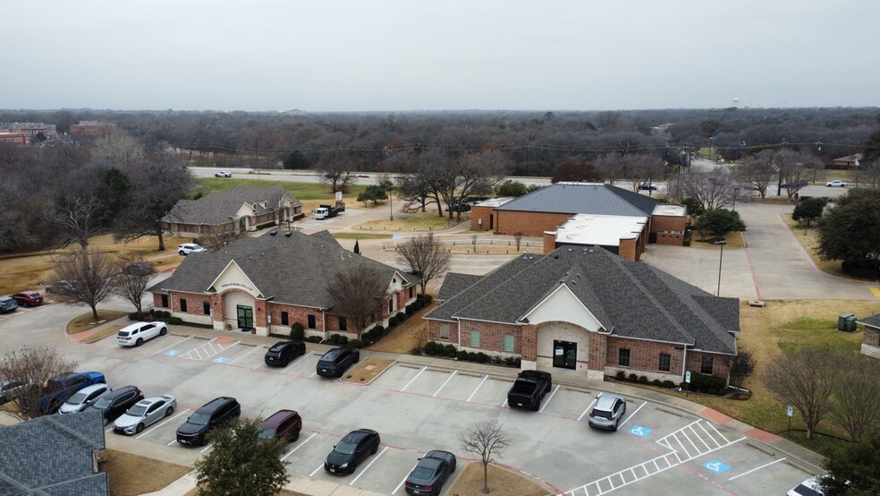 4061 Kirkpatrick Ln, Flower Mound, TX à louer - Photo de l’immeuble – Image 2 sur 8
