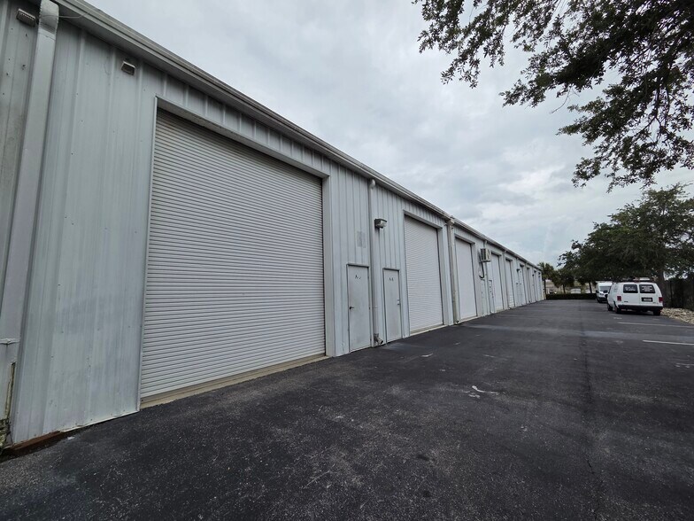 3550 Work Dr, Fort Myers, FL à louer - Photo de l’immeuble – Image 3 sur 12