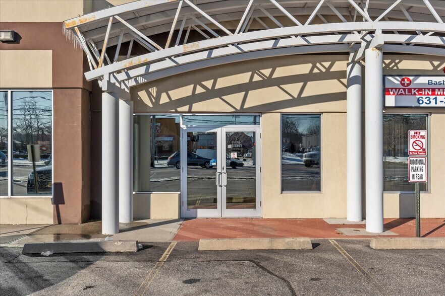 1787-1797 Middle Country Rd, Centereach, NY à louer - Photo de l’immeuble – Image 2 sur 20