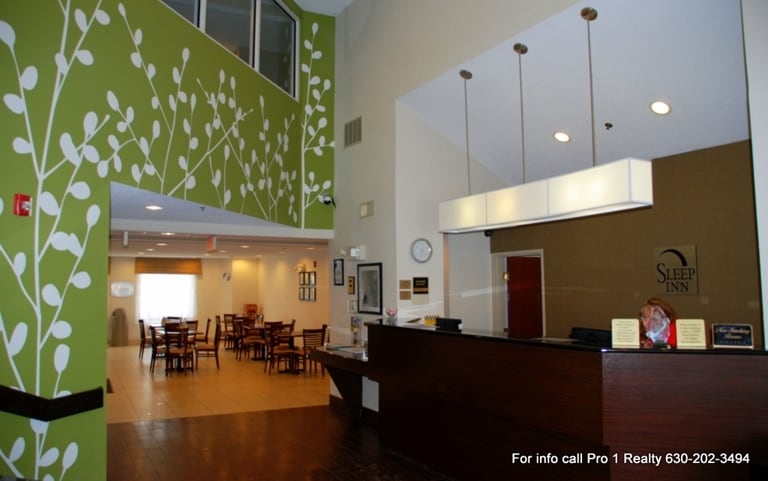 3920 Hospitality Ln, Decatur, IL à vendre - Hall d’entrée – Image 3 sur 14