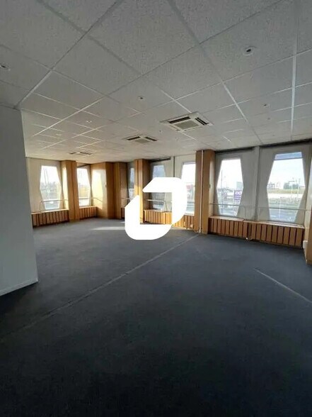 Bureau dans Thiais à louer - Photo de l’immeuble – Image 2 sur 9