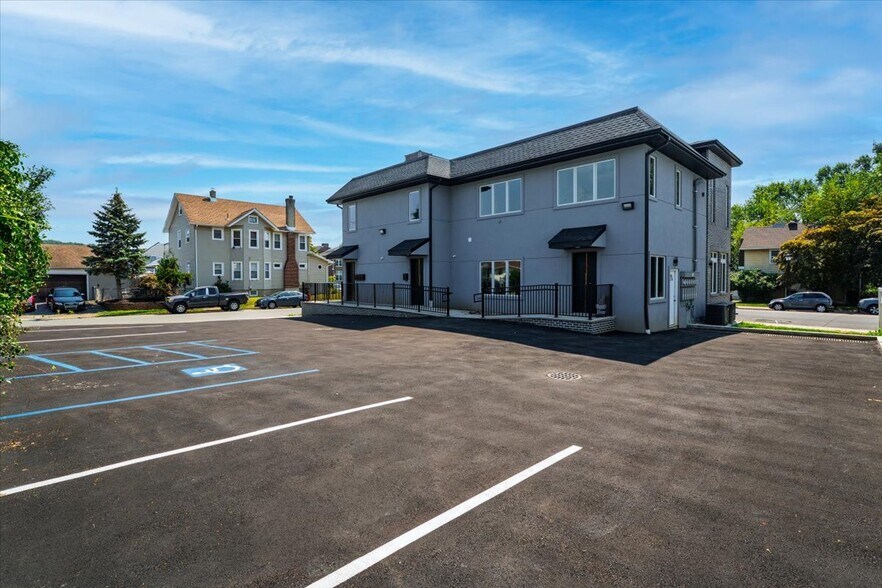 1108 McBride Ave, Woodland Park, NJ à vendre - Photo de l’immeuble – Image 2 sur 5