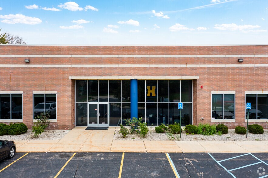 29770 Hudson Dr, Novi, MI à vendre - Photo de l’immeuble – Image 3 sur 17