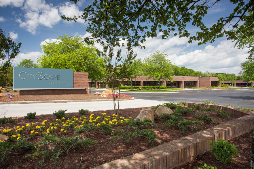 900 E hill Ave, Knoxville, TN à louer - Photo de l’immeuble – Image 1 sur 11