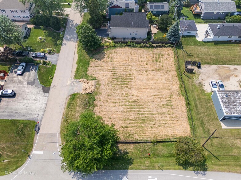 900 Winnetka Ter, Lake Zurich, IL à vendre - Photo de l’immeuble – Image 3 sur 8