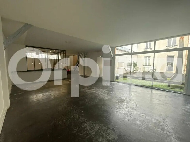 Bureau dans Corbeil-Essonnes à vendre - Photo de l’immeuble – Image 2 sur 7